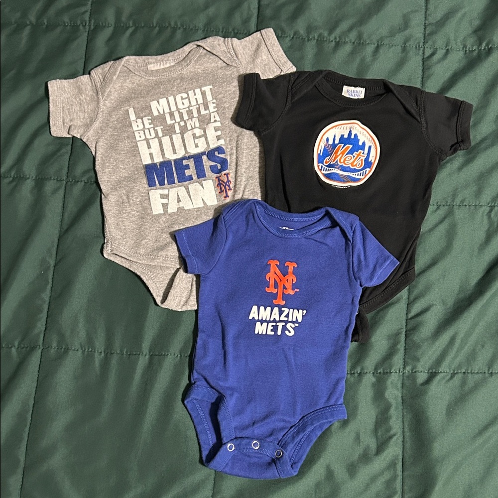 Lot of 3 unisex official Mets baby onesies 3M 6M